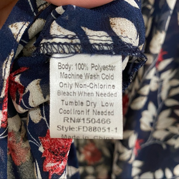 fun 2 fun Sleeveless Sheer Navy Floral Top Sz L - Picture 2 of 5